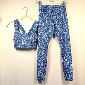 Lorna Jane Floral Matching Set Sports Bra Leggings XS Blue White Activewear